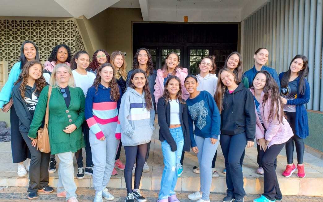 Ballet do P.F.F.C. conquista 6 troféus para casa após competição na cidade de Mogi-Mirim