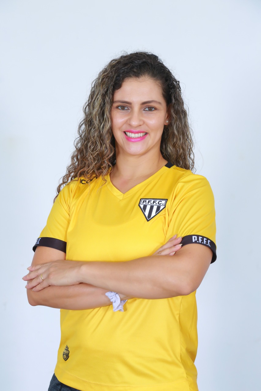 Daniele Carolina de Lara Souza Freire