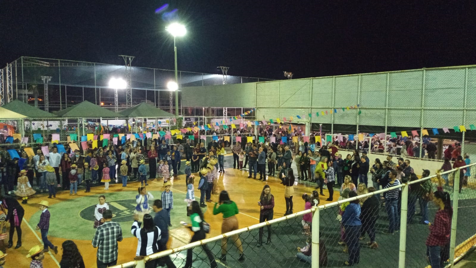 Mais de 1800 pessoas compareceram na Tradicional Festa Junina P.F.F.C/Colégio Objetivo.