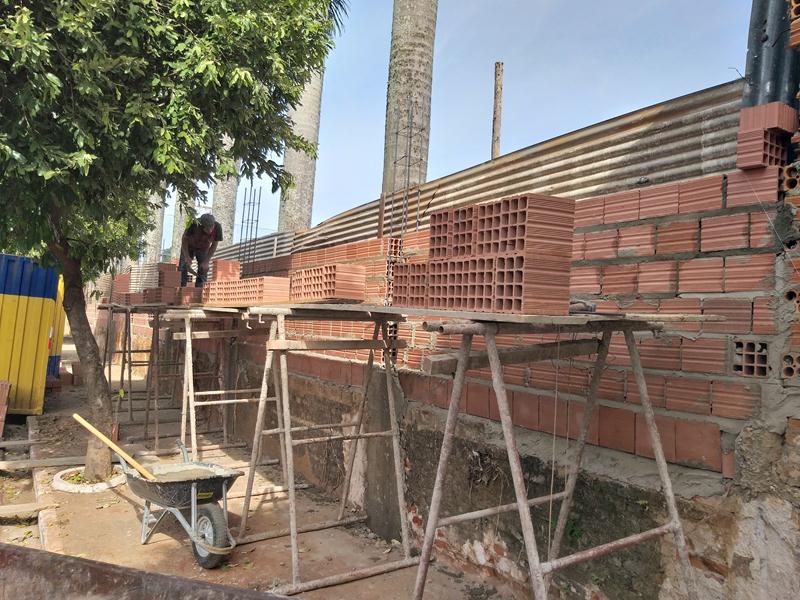 Diretoria do P.F.F.C. inicia construção do novo muro no Conjunto Recreativo.
