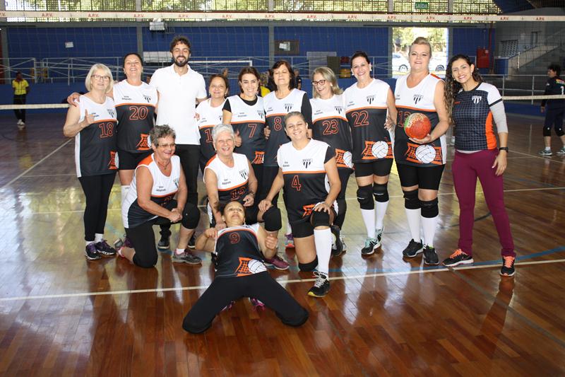 VÔLEI 50+ PFFC FAZ FESTA JOGANDO EM CASA E VENCE 2 DE 3 PARTIDAS DISPUTADAS.
