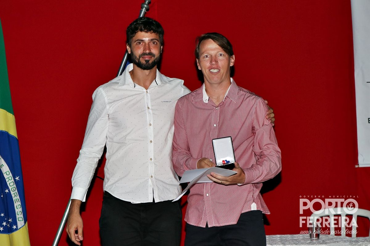 Deiviti Cremonezi (Téia), Professor de Futebol do PFFC foi homenageado na Medalha do Mérito Esportivo deste ano.